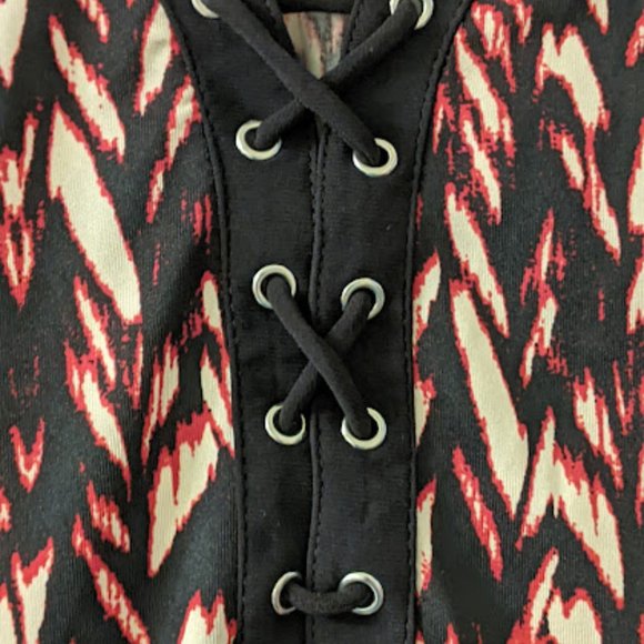 Sweet Clarity WMNs Multi-Color Bell Sleeve Lace Up Neckline Blouse SZ Large NWT - Picture 4 of 9